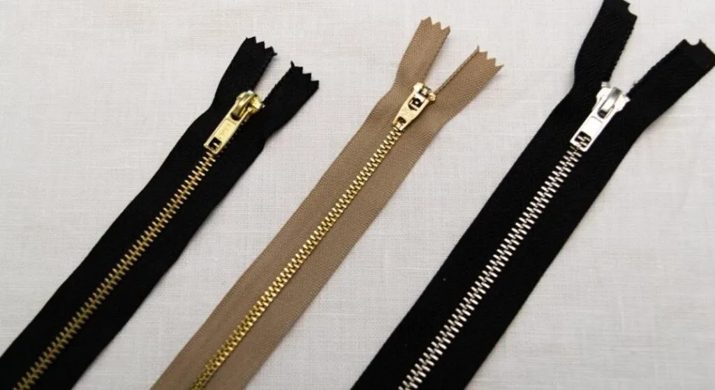 Metal zippers in brass and nickel