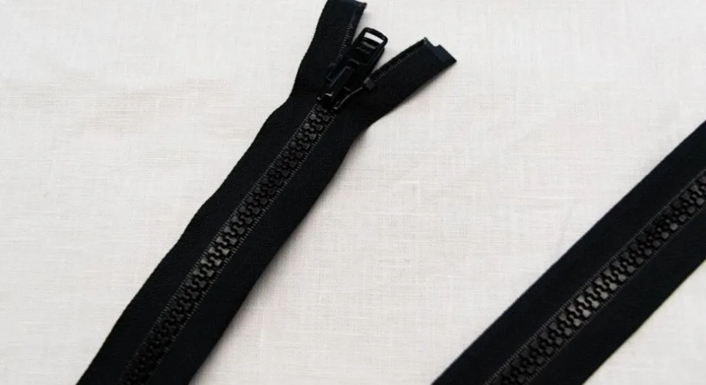 Durable molded plastic zipper with interlocking teeth
